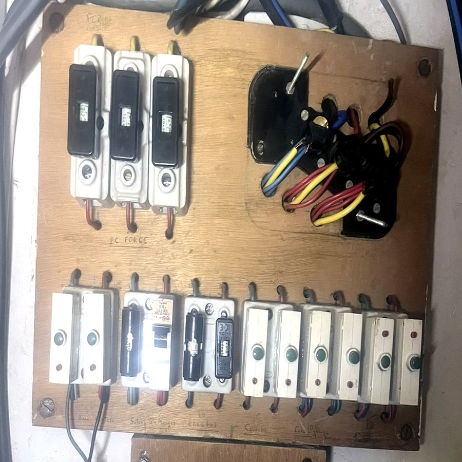 Tableau électrique avant rénovation - Bezons