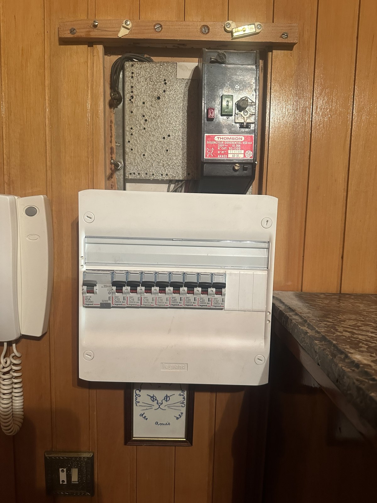 Nouveau tableau Legrand complet, huit disjoncteurs